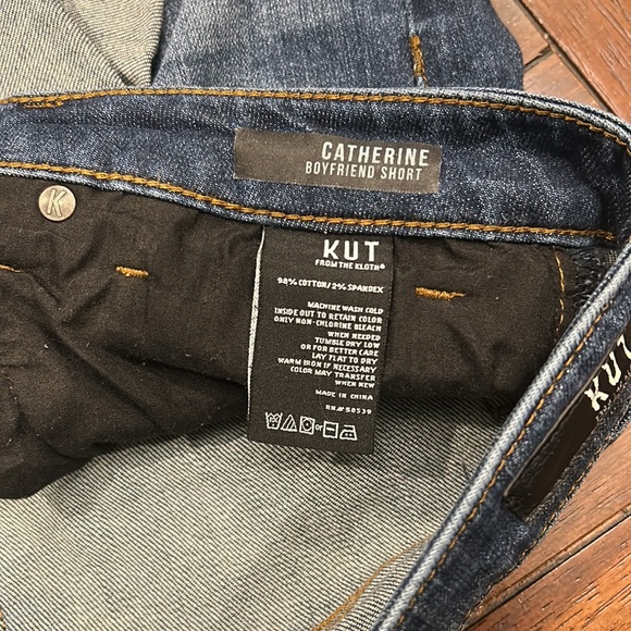 Catherine Boyfriend short stretch denim cuffed 2% spandex 6.5 inch inseam - Picture 6 of 9